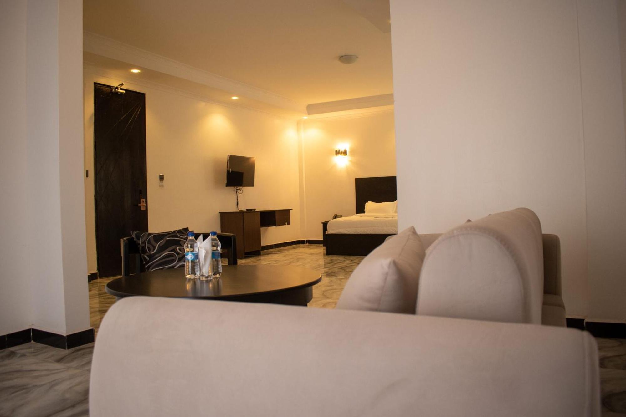 Water Pavilion Hotel Keroka Ngoại thất bức ảnh