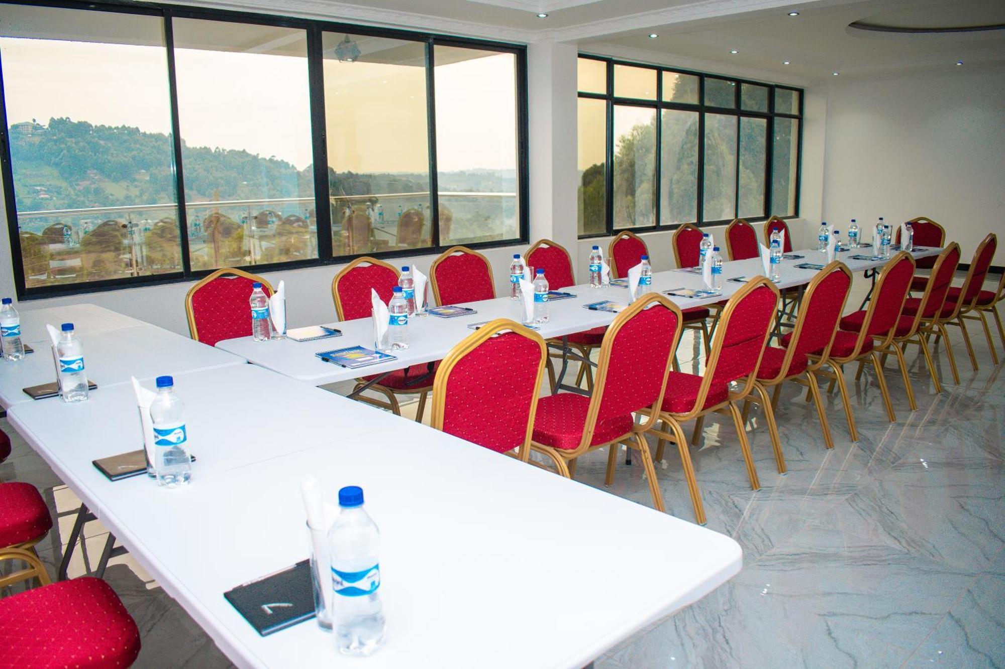 Water Pavilion Hotel Keroka Ngoại thất bức ảnh