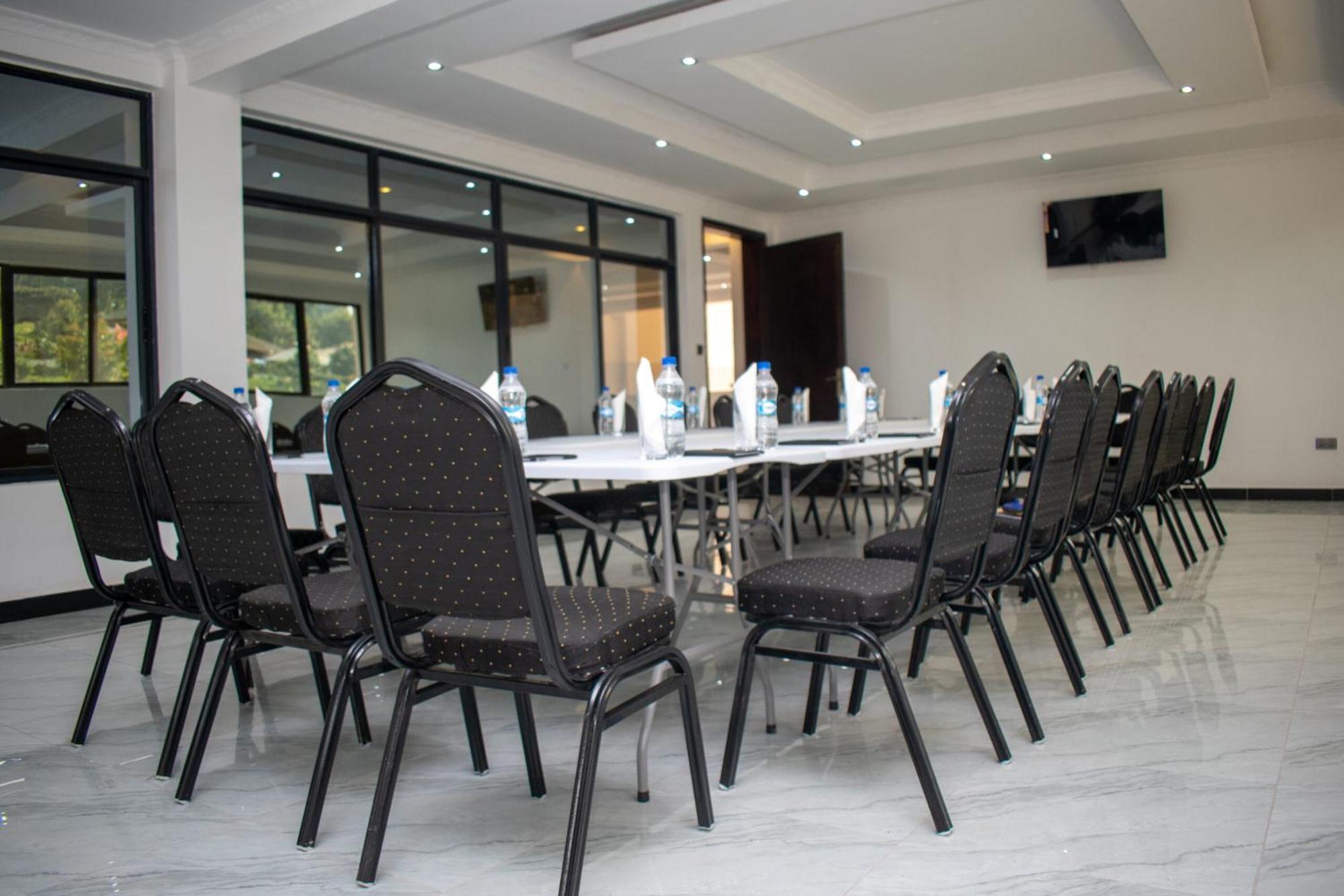 Water Pavilion Hotel Keroka Ngoại thất bức ảnh